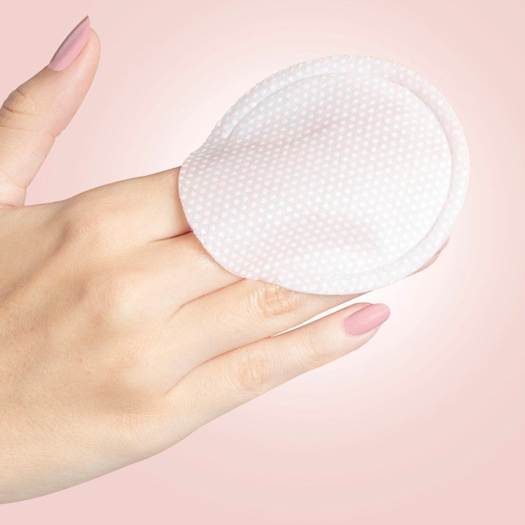 Image of a hand holding the pad of the STARSKIN VIP 7-Second Luxury All Day Mask 18 pack showing the beaded side