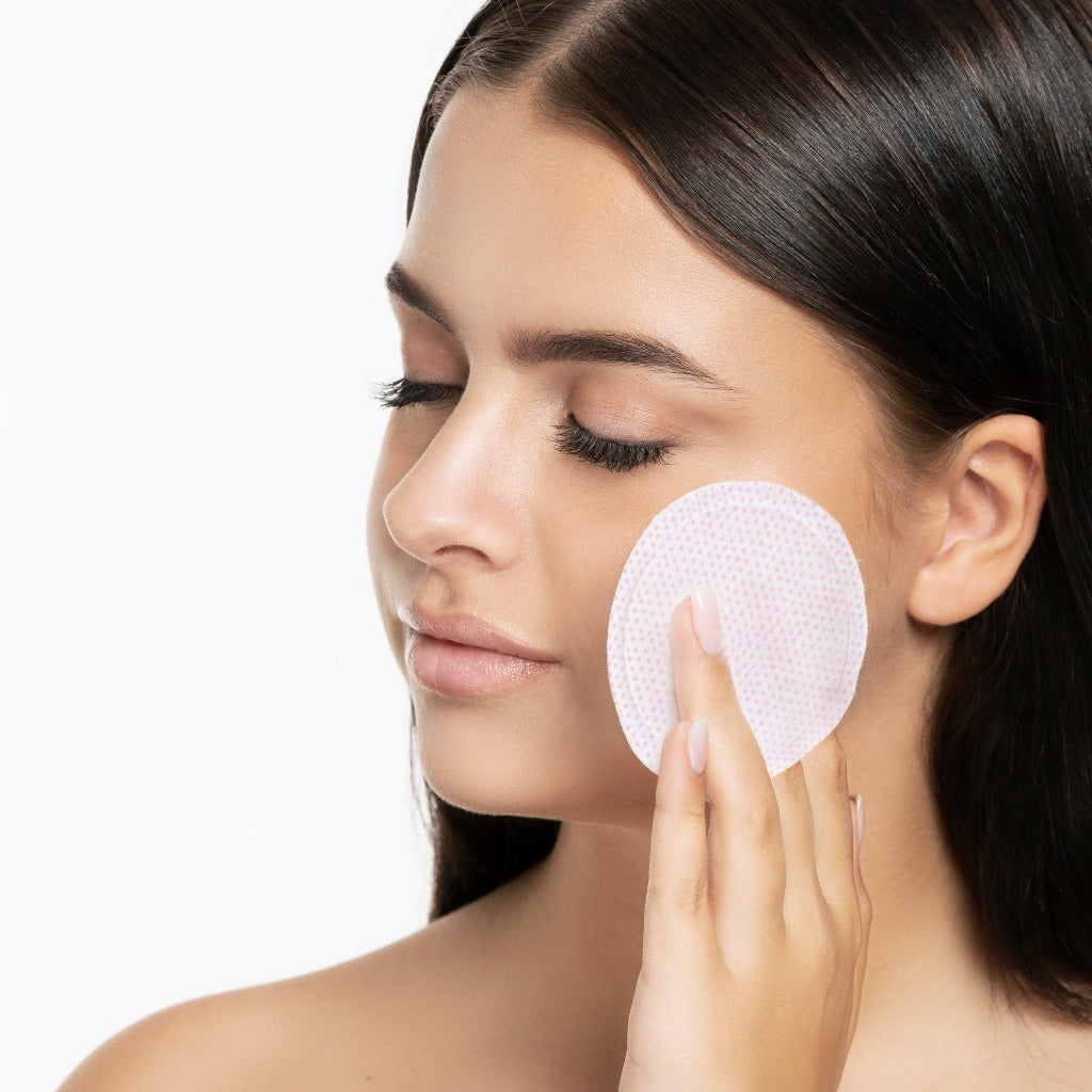 Model showing how to use the STARSKIN VIP 7-second Luxury All-Day mask pad